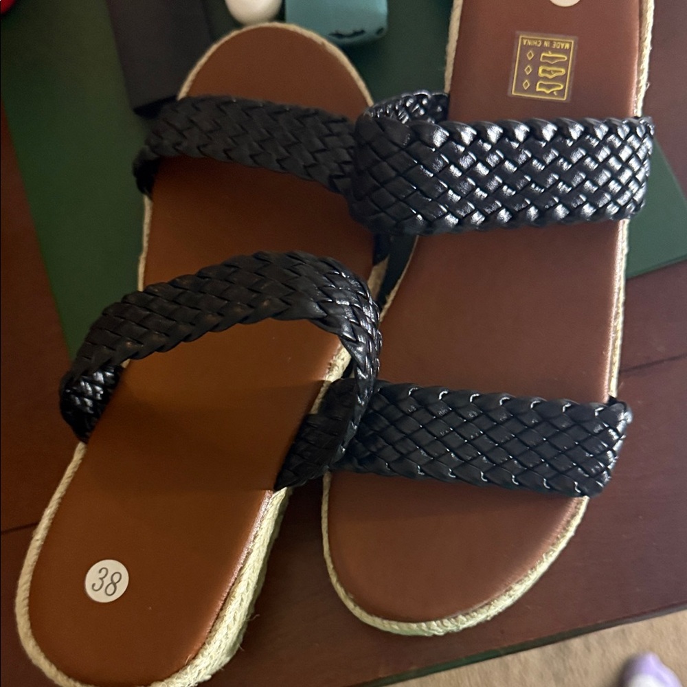 Chic Black Woven Espadrille Sandals - Picture 4 of 5